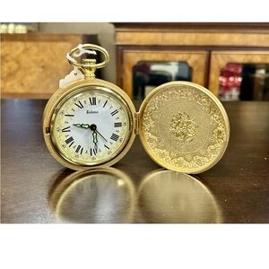 Vintage Bulova Gold-Tone Japanese Made Wind Up Clock
Very Nice Condition